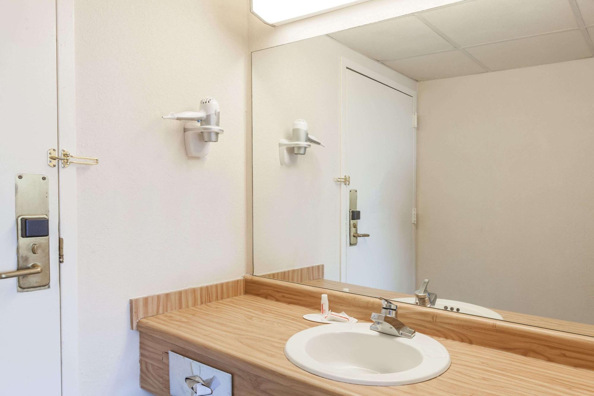 Days Inn Syracuse East Syracuse Luaran gambar